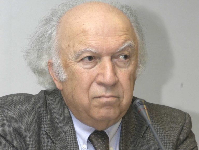 Πέτρος Γέμτος: Θλίψη στο τελευταίο «αντίο» στον πρώην Πρύτανη του ΕΚΠΑ