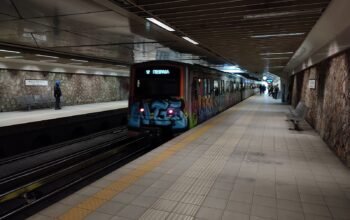 Συναγερμός στα Κάτω Πατήσια: Άτομο έπεσε στις ράγες του Ηλεκτρικού