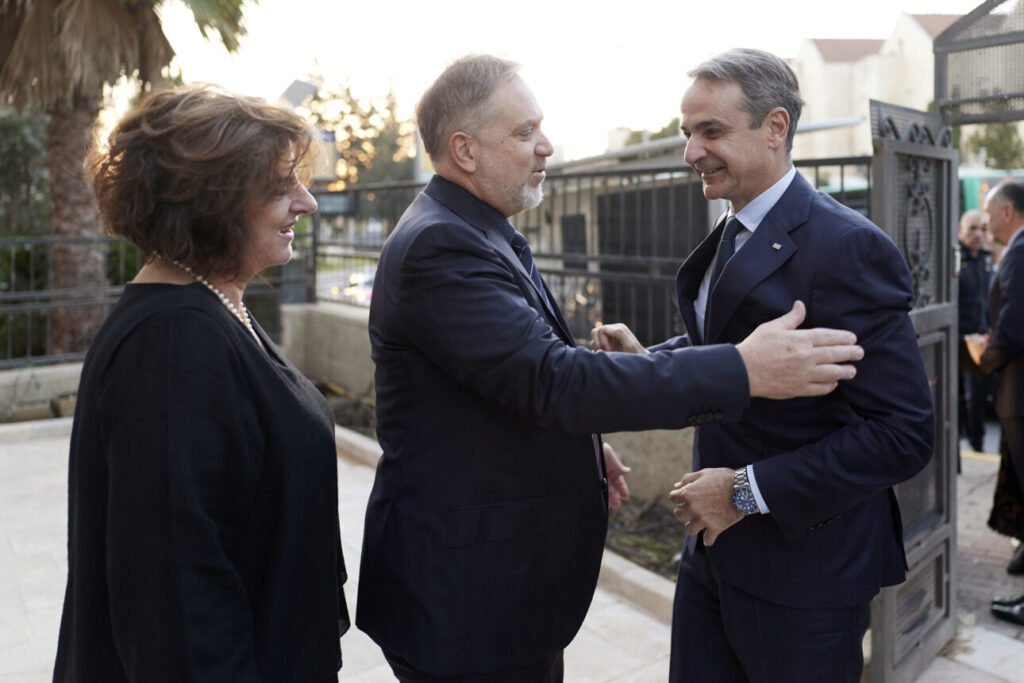 Ισραήλ: Ο Μητσοτάκης στους γονείς του Ιωνά Καρούση – πρόγραμμα υποτροφιών στη μνήμη του