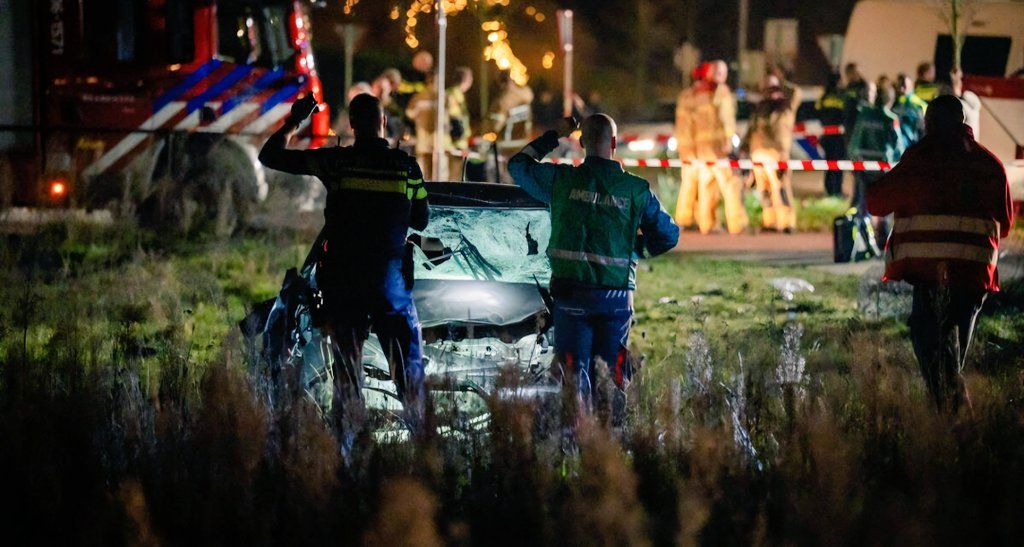 Σκηνές πανικού στην Ολλανδία: Αυτοκίνητο έπεσε πάνω σε κόσμο στη Νούνσπετ – Τουλάχιστον 10 τραυματίες (Εικόνες, Βίντεο)