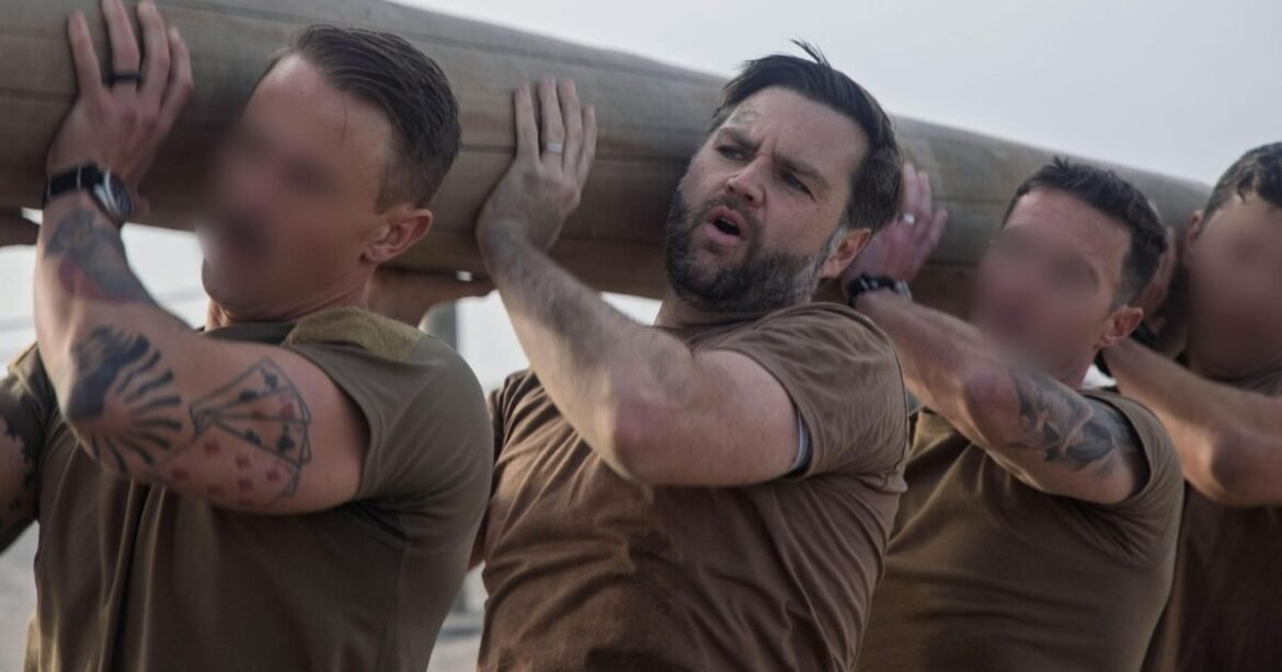 «Σαν να με χτύπησε τρένο» – Ο Τζέι Ντι Βανς σε 90λεπτη προπόνηση με βατραχανθρώπους (εικόνες)