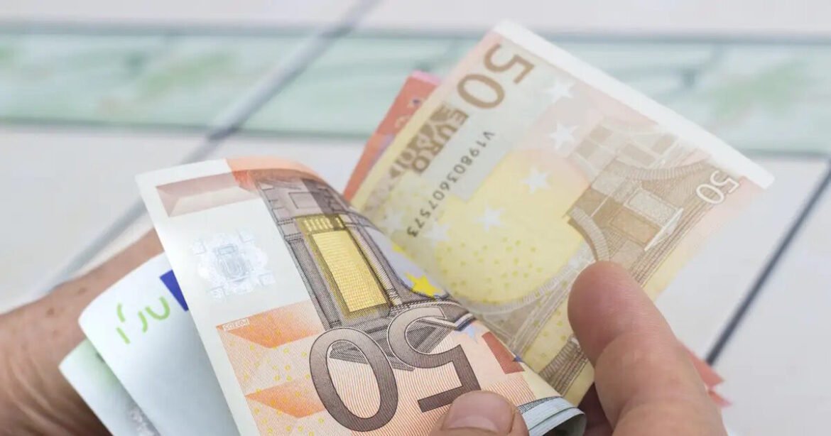 Αυξήσεις στις καθαρές αποδοχές των δημοσίων υπαλλήλων από τη μείωση της φορολογίας