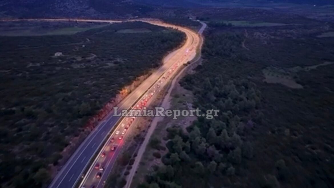 Έξοδος Χριστουγέννων: Μποτιλιάρισμα χιλιομέτρων στην Αθηνών – Λαμίας, στο ύψος της Υλίκης – Βίντεο από το