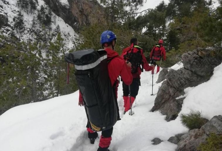 Σε απόκρημνη και εξαιρετικά δύσβατη περιοχή εντοπίστηκαν νεκροί οι 4 ορειβάτες στα Βαρδούσια – Έπεσαν σε