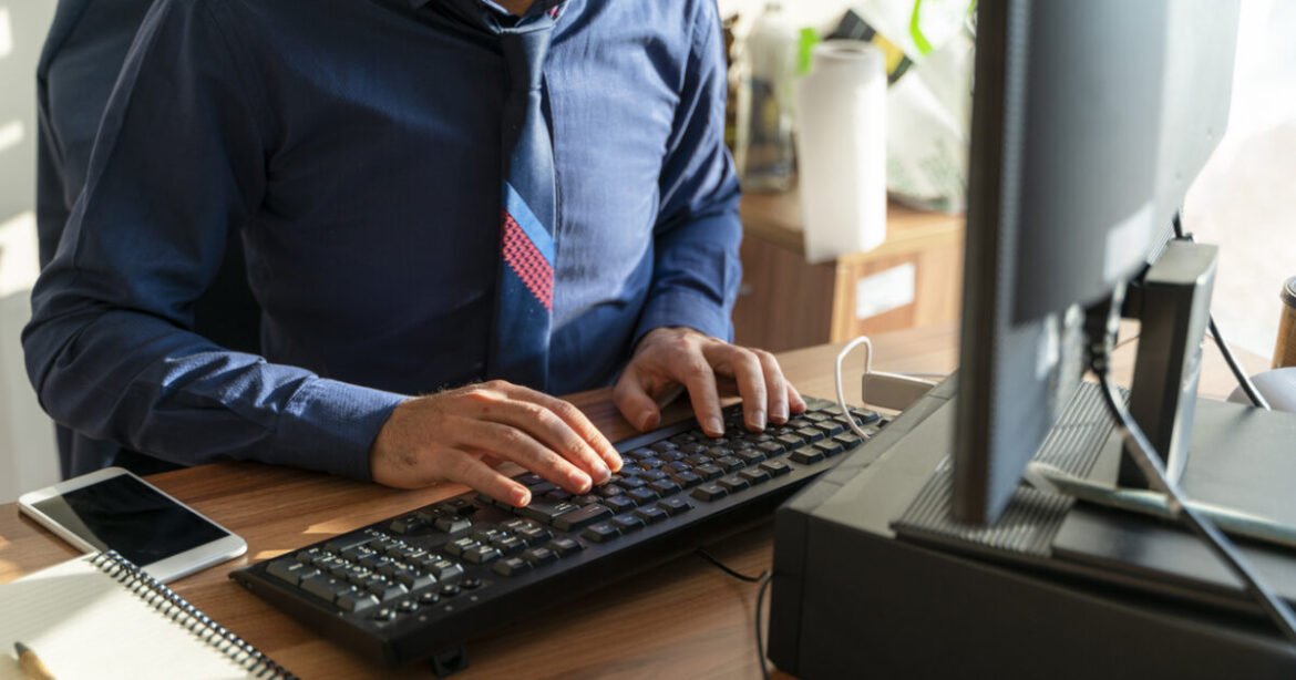 Οι 30 μόνιμες παροχές που «κέρδισαν» μισθωτοί, συνταξιούχοι και νοικοκυριά το 2025