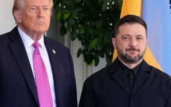 Έφτασε στο Μαϊάμι ο Ζελένσκι – Μίλησε με Στάρμερ και άλλους Ευρωπαίους πριν το ραντεβού με Τραμπ (βίντεο)