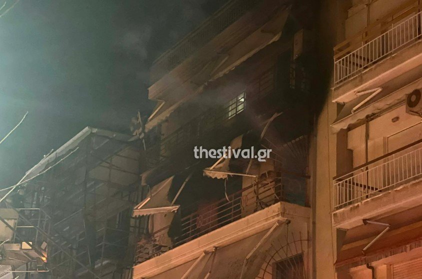 Θεσσαλονίκη: Φωτιά σε διαμέρισμα ηλικιωμένων στην Κάτω Τούμπα – Έγιναν απεγκλωβισμοί – Δείτε βίντεο