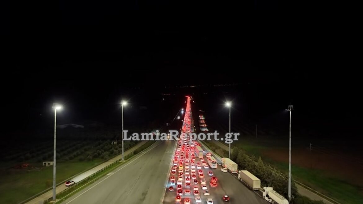 Μετ’ εμποδίων η επιστροφή των εκδρομέων στην Αθήνα: Ουρές χιλιομέτρων στο Μαρτίνο