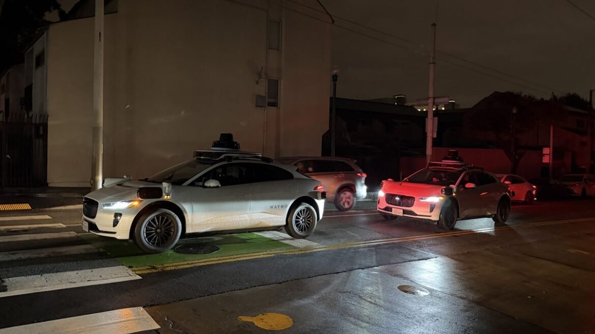 Τα οχήματα της Waymo “πάγωσαν”, προκαλώντας κυκλοφοριακό κατά τη διάρκεια μπλακ άουτ στο Σαν Φρανσίσκο