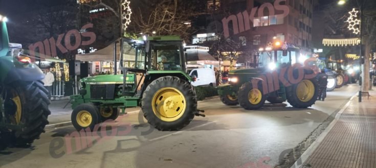 Αγρότες: Στο κέντρο της Λάρισας τα τρακτέρ από το μπλόκο της Νίκαιας – ΦΩΤΟ