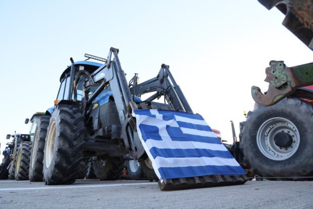 Αγρότες: Χωρίς αποκλεισμούς παραμένουν τα μπλόκα σε Μπράλο, Αταλάντη, Κάστρο και Θήβα