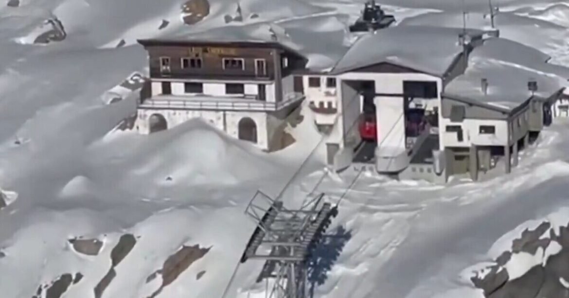 Ατύχημα με τελεφερίκ στην Ιταλία: Τέσσερις τραυματίες – Ελικόπτερα απεγκλώβισαν δεκάδες επιβάτες (Βίντεο)