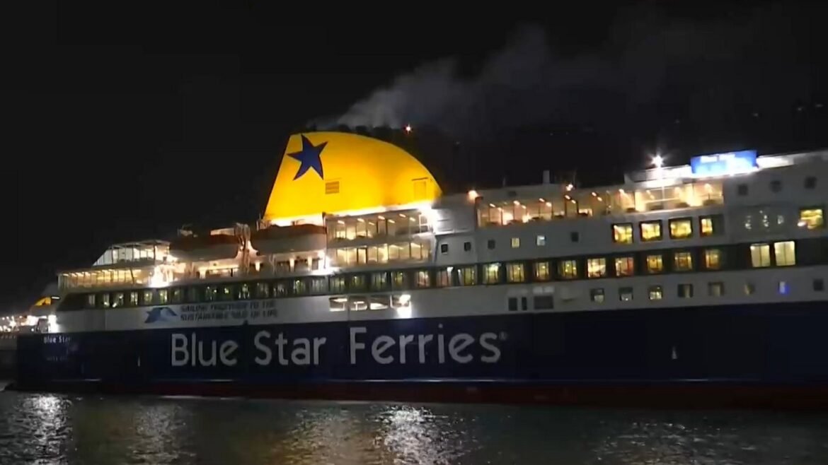 Πειραιάς: Έφτασε στο λιμάνι το πρώτο πλοίο για το 2026