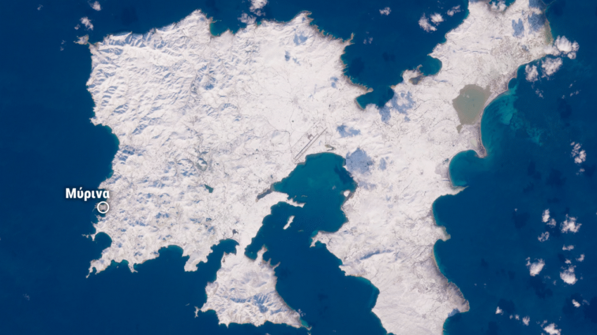 Λήμνος: Η εντυπωσιακή δορυφορική εικόνα που δείχνει το νησί 100% καλυμμένο από το χιόνι – Δείτε βίντεο και φωτογραφίες