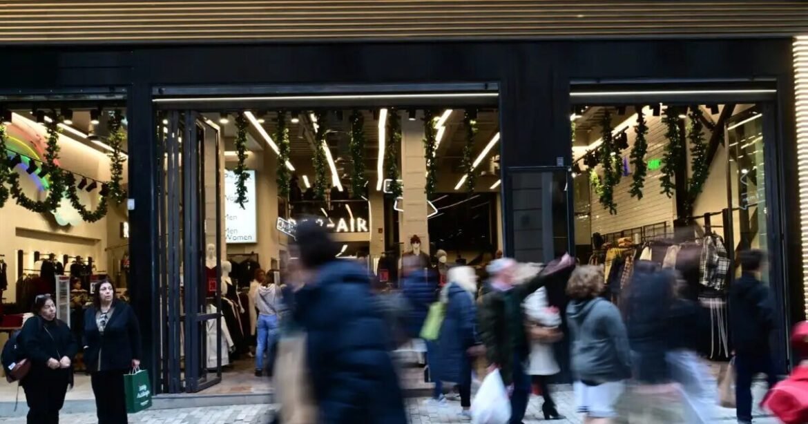 Πώς λειτουργούν σήμερα καταστήματα, σούπερ μάρκετ και τράπεζες