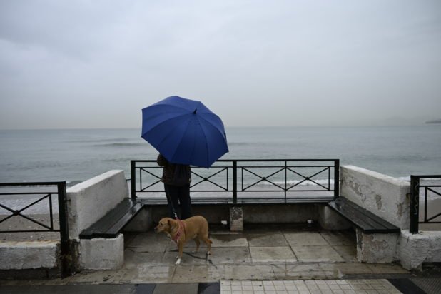 Καιρός: Ανεβαίνει κι άλλο η θερμοκρασία σήμερα – Σε ποιες περιοχές αναμένεται να βρέξει