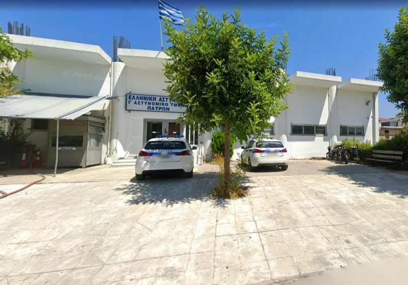 Πάτρα: 26χρονος πέταξε αυγά στο Αστυνομικό Τμήμα και σε περιπολικό και συνελήφθη