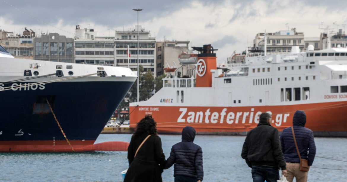 Απαγορευτικό απόπλου από Πειραιά και Ραφήνα λόγω των θυελλωδών ανέμων – Ποια δρομολόγια έχουν ανασταλεί