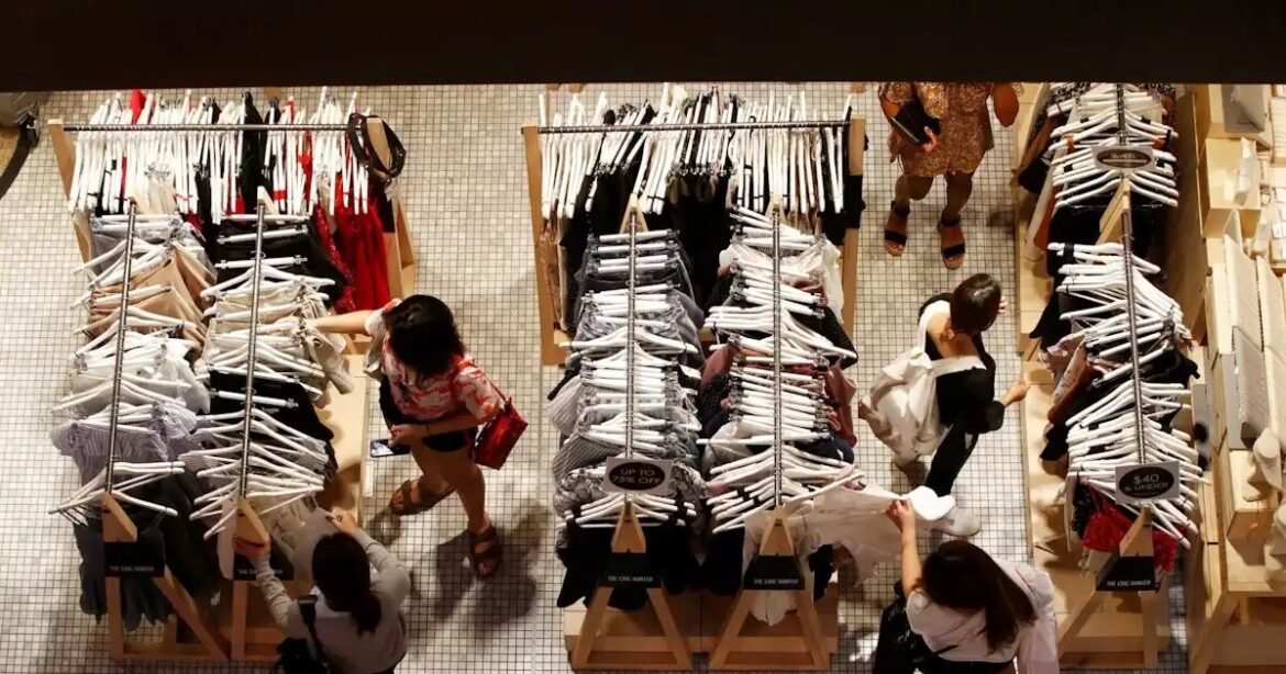 Εκπτώσεις: ευκαιρίες και παγίδες ^ τα δύσκολα ενόψει με RRF ^ ο χορός εξαγορών της ΤΙΤΑΝ ^ ισχυροποιείται η Μασούτης ^ ξανά τα ίδια με το φυσικό