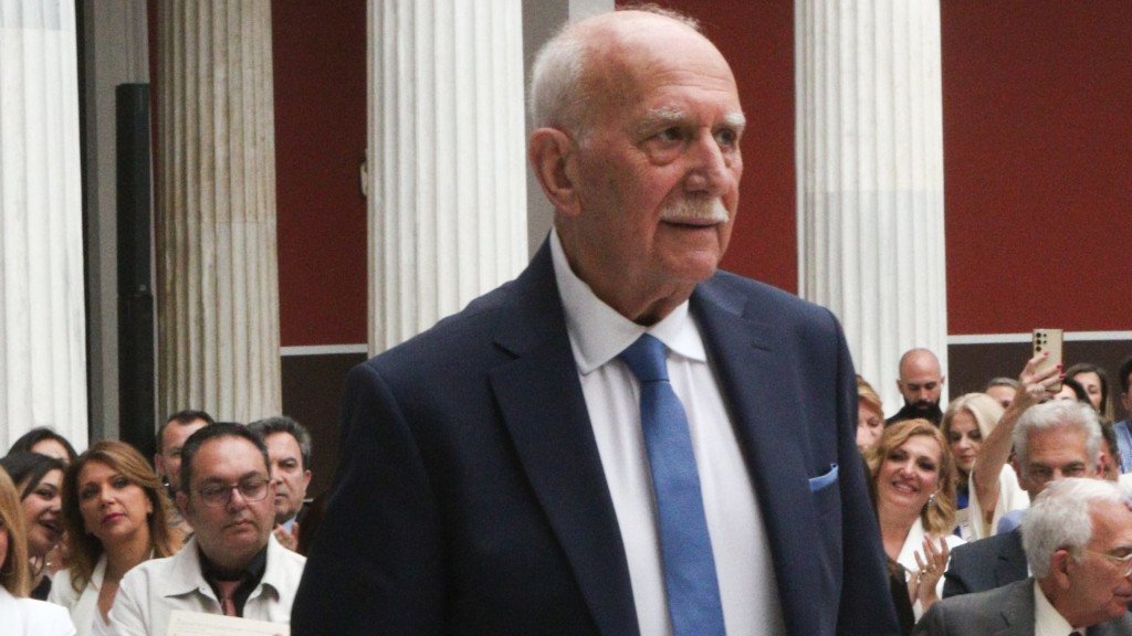 Έφυγε από τη ζωή ο εμβληματικός δημοσιογράφος και παρουσιαστής Γιώργος Παπαδάκης