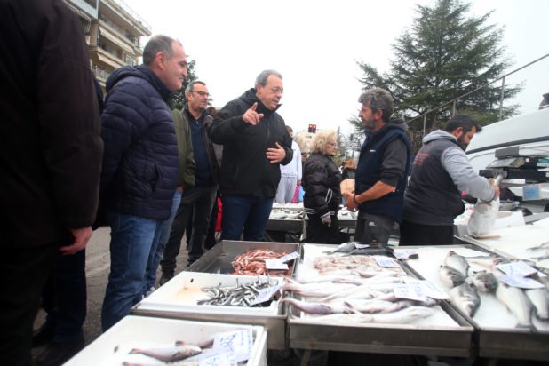 Φάμελλος: «Η κυβέρνηση εξαπάτησε τις λαϊκές αγορές – Στέλνει τους καταναλωτές στα σούπερ μάρκετ»