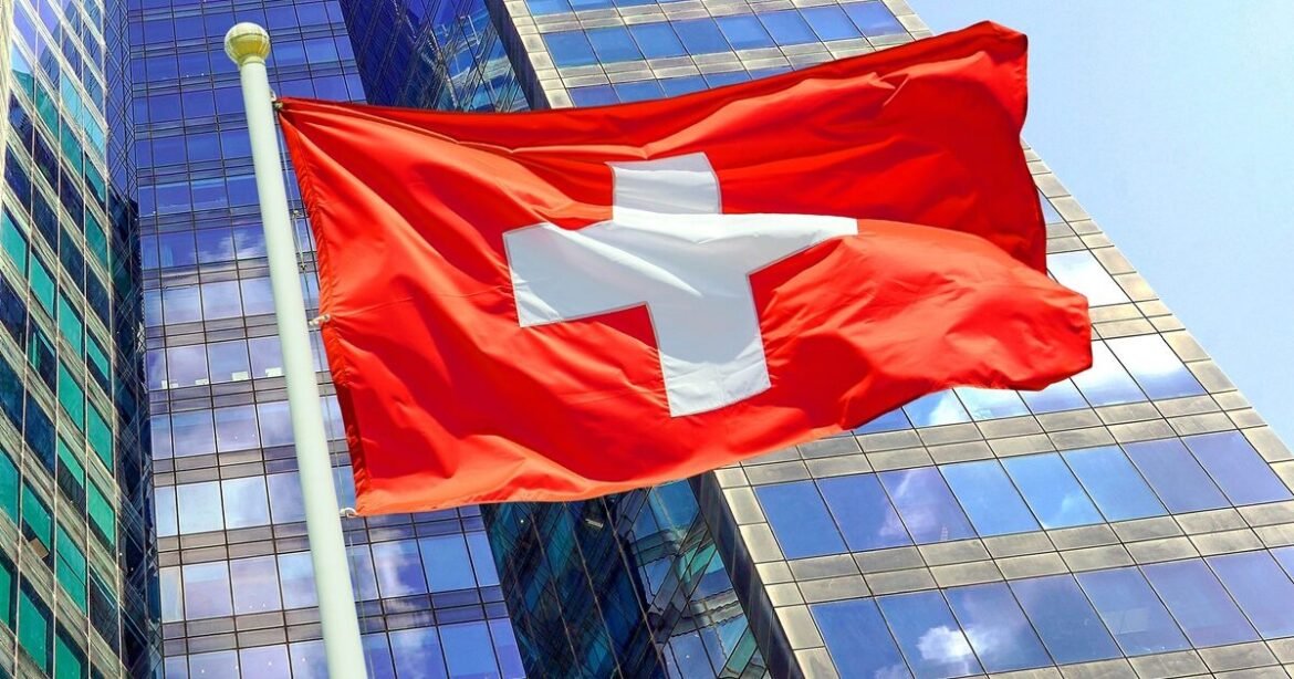 Η Ελβετία «παγώνει» όλα τα περιουσιακά στοιχεία του Μαδούρο