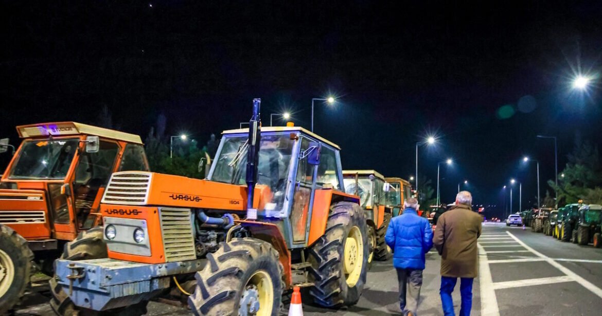 Μπλόκα αγροτών: Νέες κυκλοφοριακές ρυθμίσεις στην εθνική οδό σε Φθιώτιδα και Βοιωτία – Ποια σημεία είναι κλειστά