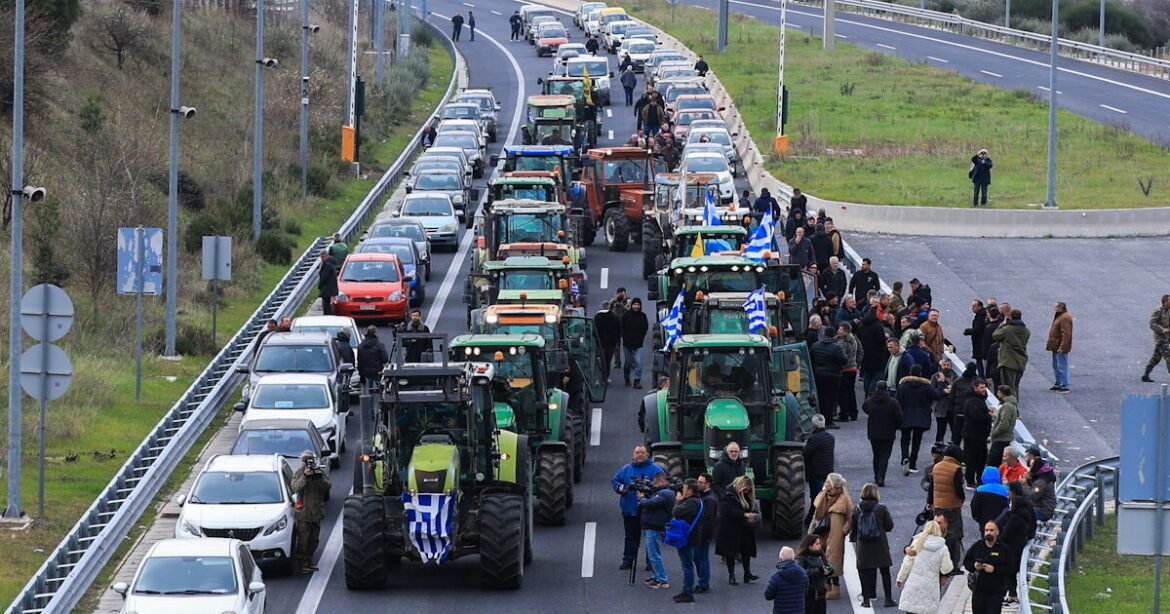 Ουρές χιλιομέτρων στην Εθνική Οδό – Μεγάλη ταλαιπωρία για τους ταξιδιώτες σε Μαρτίνο, Ριτσώνα, Λάρισα και Τρίκαλα