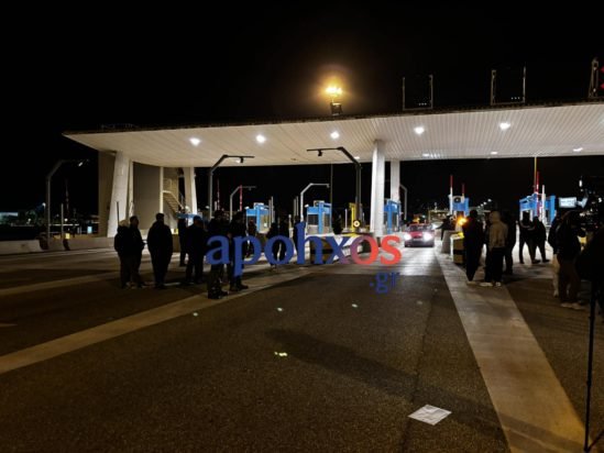 Αγρότες: Σήκωσαν τις μπάρες των διοδίων της Γέφυρας Ρίου-Αντιρρίου – ΒΙΝΤΕΟ