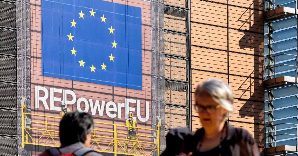 Η Ευρώπη αντιμετωπίζει μια υπαρξιακή απειλή – Κι αυτή δεν είναι η μετανάστευση