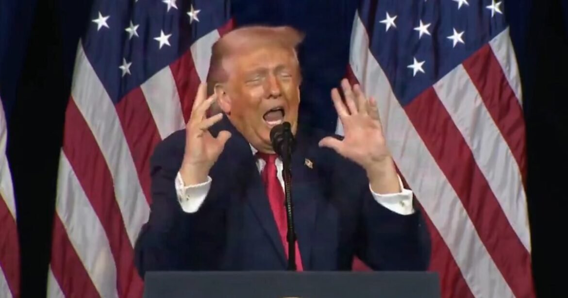 Ο Τραμπ μιμήθηκε τρανς αρσιβαρίστρια – «Η Μελάνια μισεί να το κάνω αυτό»