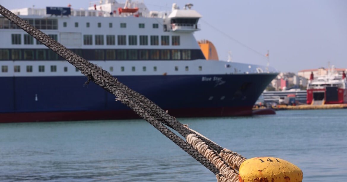 Απαγορευτικό απόπλου σε Ραφήνα και Λαύριο: Μόνο για Δωδεκάνησα ταξιδεύουν τα πλοία από Πειραιά