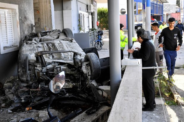 Τραγωδία με δύο νεκρούς στην Κορινθία: Η στιγμή που το αυτοκίνητο «μπαίνει» στο βενζινάδικο πριν καταλήξει