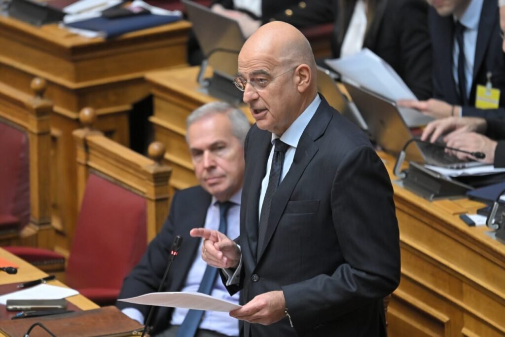 Δένδιας στη Βουλή: Κύριο συστατικό της εξωτερικής μας πολιτικής ο εναγκαλισμός με το διεθνές Δίκαιο