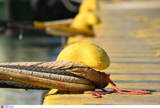 Δεμένα τα πλοία στα λιμάνια την Πέμπτη: Απεργία προκήρυξε η ΠΝΟ – Ζητεί τον άμεσο απεγκλωβισμό των ναυτικών