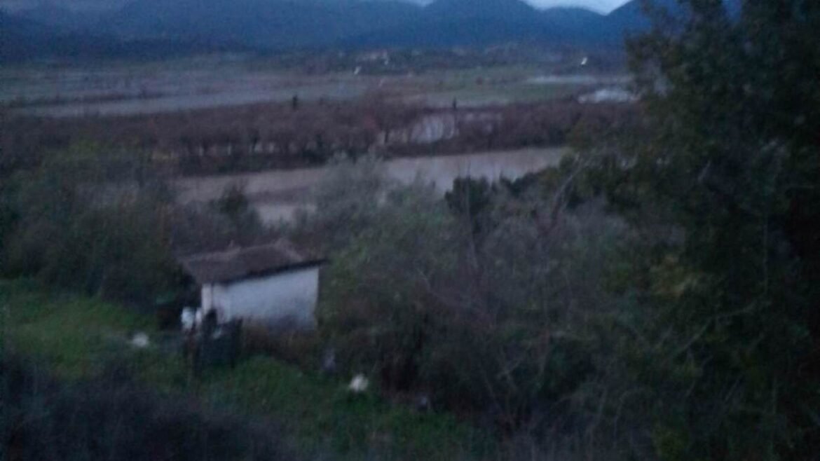 Έκλεισε ο δρόμος Ηγουμενίτσας – Φιλιατών λόγω υπερχείλισης του Καλαμά, μέσω Παραποτάμου η κυκλοφορία