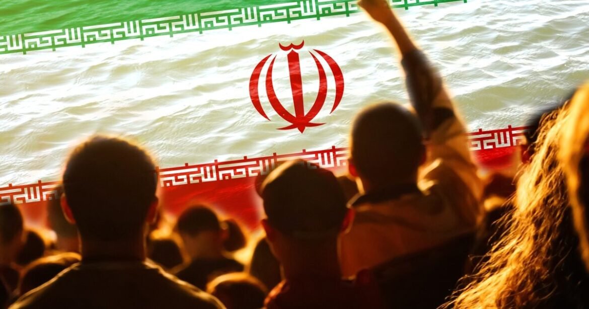 Axios: Οι ΗΠΑ παρακολουθούν στενά τις διαδηλώσεις στο Ιράν – Σημάδια για ανατροπή του καθεστώτος