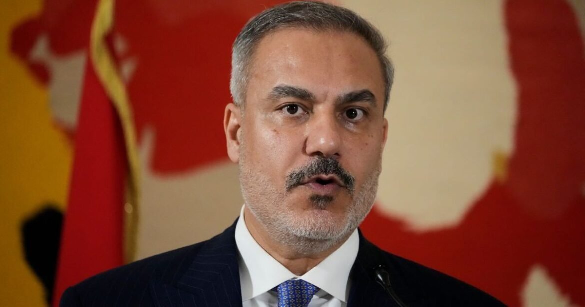 Φιντάν: Οι Αμερικανοί πρότειναν στον Μαδούρο να φύγει σε άλλη χώρα πριν εισβάλουν