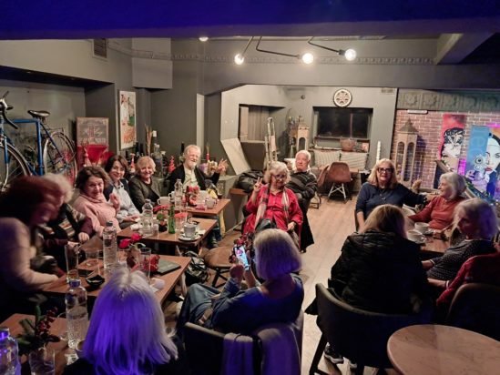 Roommates στα… 60+: Ηλικιωμένοι ψάχνουν χώρους για να συγκατοικήσουν – «Στόχος είναι να καταπολεμήσουμε