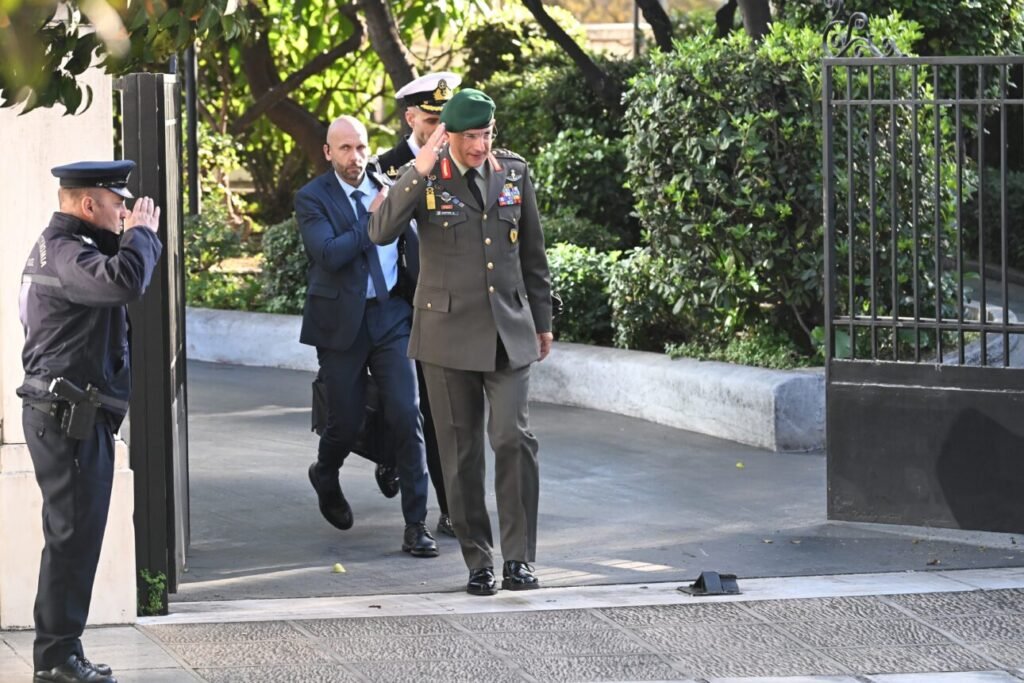 ΚΥΣΕΑ: Παραμένουν στις θέσεις τους όλοι οι αρχηγοί