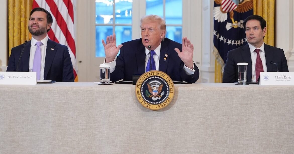 «Γκρίζος καπνός» από τον Λευκό Οίκο για τη Βενεζουέλα – Διστακτικές οι εταιρείες στις προσκλήσεις Τραμπ