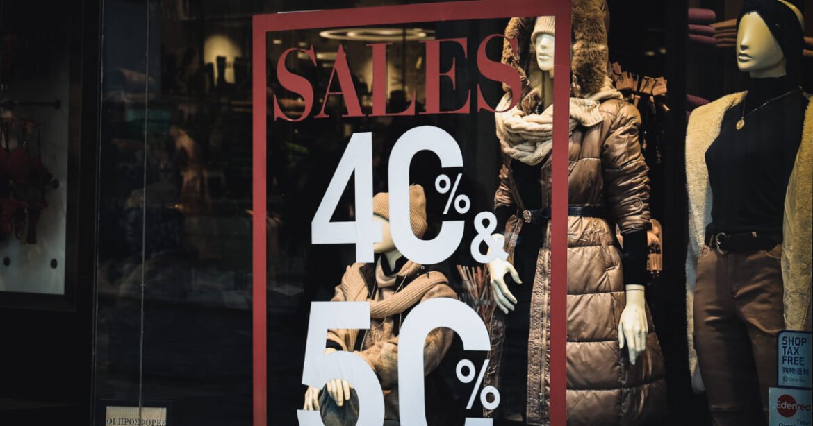 Χειμερινές εκπτώσεις 2026: Πότε ξεκινούν – Ποιες Κυριακές θα είναι ανοιχτά τα καταστήματα