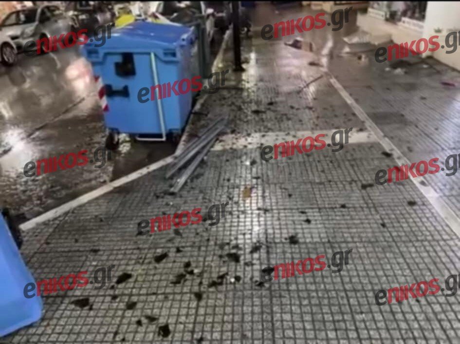 Αλεξανδρούπολη: Τζάμι έπεσε από πολυκατάστημα λόγω των ισχυρών ανέμων – Ζημιές και σε αυτοκίνητα – Δείτε βίντεο και φωτογραφίες