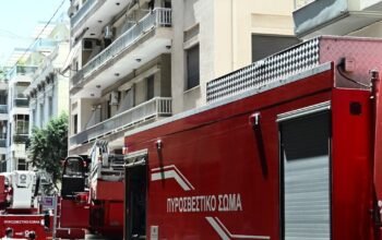 Φωτιά σε διαμέρισμα στην Πατησίων: Η πυροσβεστική απεγκλώβισε δύο άτομα