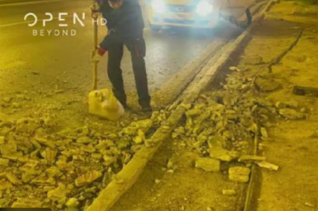 Νέα Ιωνία: Έπεσαν τσιμέντα από γέφυρα – Κλειστή η αριστερή λωρίδα κυκλοφορίας στο ύψος του νοσοκομείου «Αγία