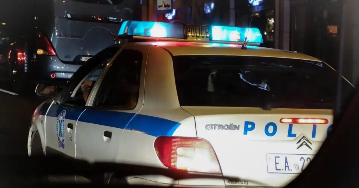 Νέα Ιωνία: Ξεκόλλησαν τσιμέντα από γέφυρα και έπεσαν στον δρόμο