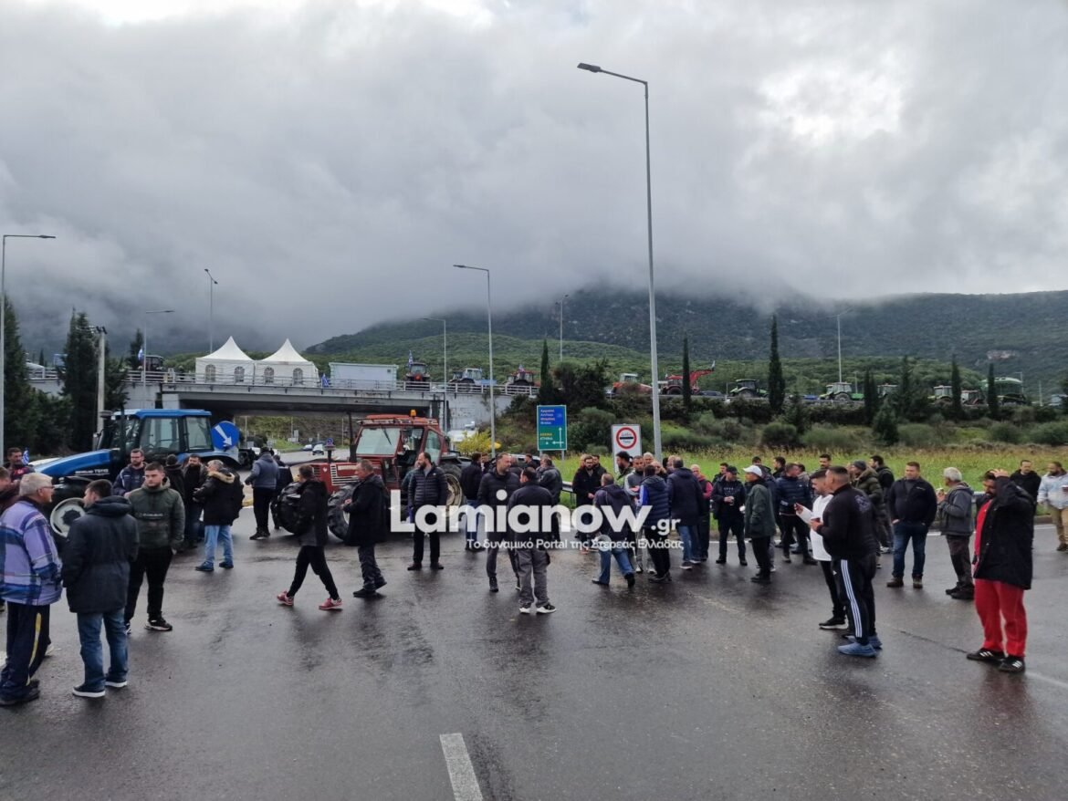Μπλόκα Φθιώτιδας: Οι αγρότες αποφάσισαν να μην πάνε στη συνάντηση στο Μαξίμου