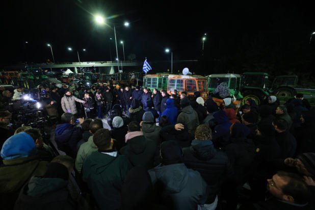 Αγρότες: Τελικό «όχι» στη συνάντηση με τον Πρωθυπουργό λέει η πλειοψηφία των μπλόκων – Το ραντεβού που «κλείδωσε» και οι νέες κινητοποιήσει