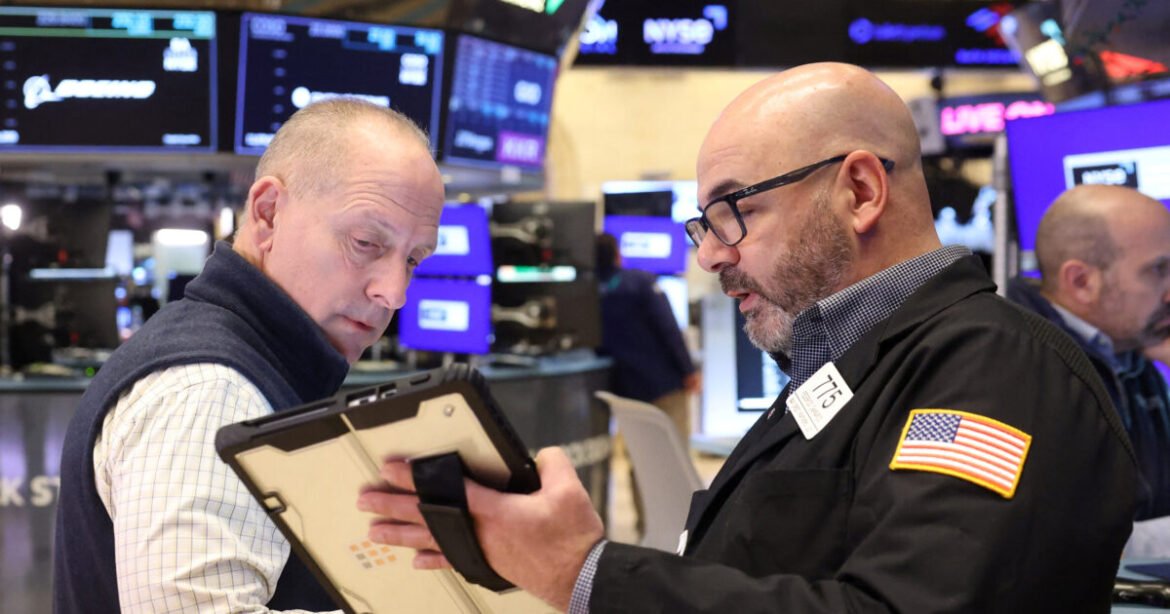 Wall Street: Κλείσιμο με νέα ρεκόρ από Dow Jones και S&P 500