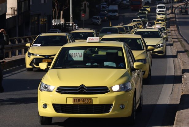 Ταξί: Τραβούν χειρόφρενο και σήμερα οι οδηγοί